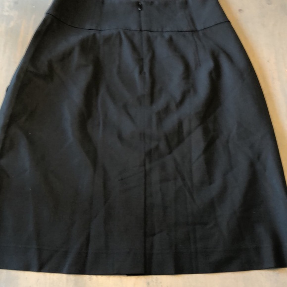 Classy theory skirt ❤️ - Picture 4 of 4